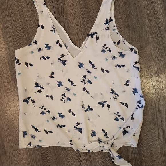 Women's White Patterned Sleeveless Blouse - Picture 1 of 3